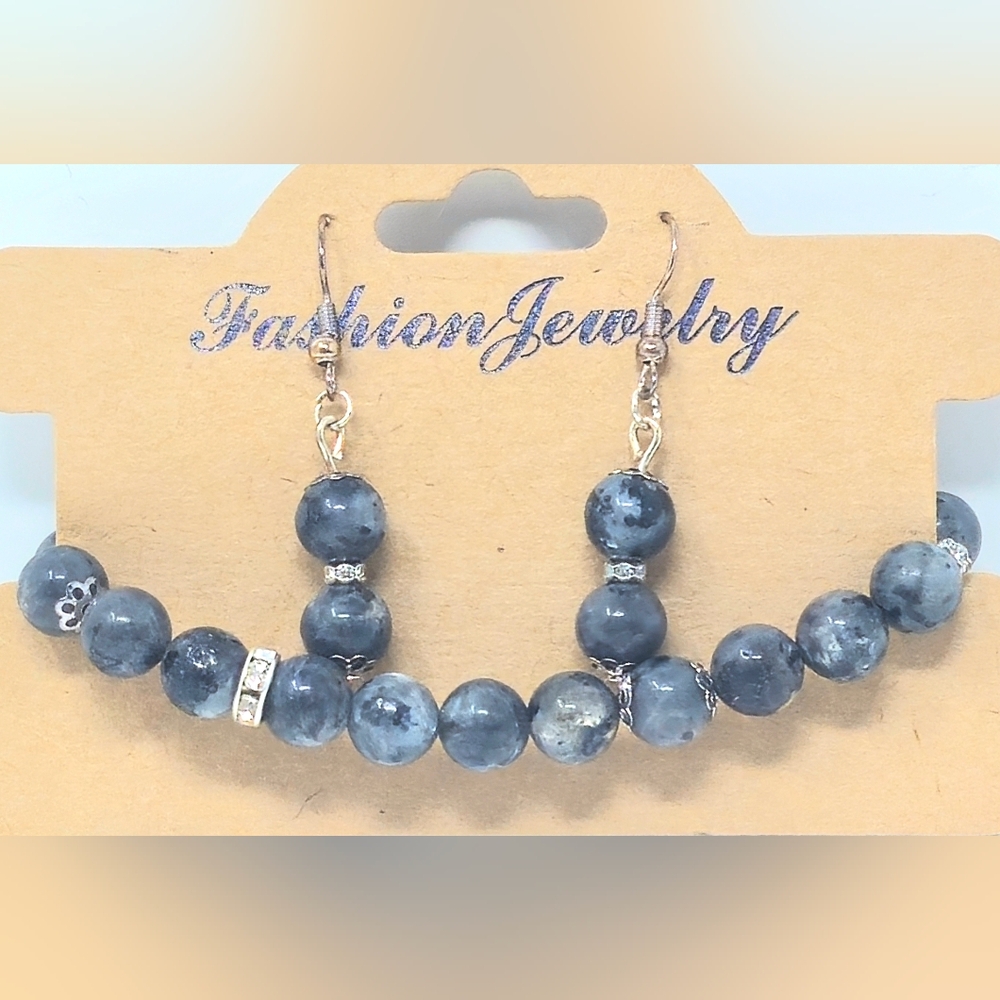 earrings and bracelet made of natural stone labradorite and accessories in silve